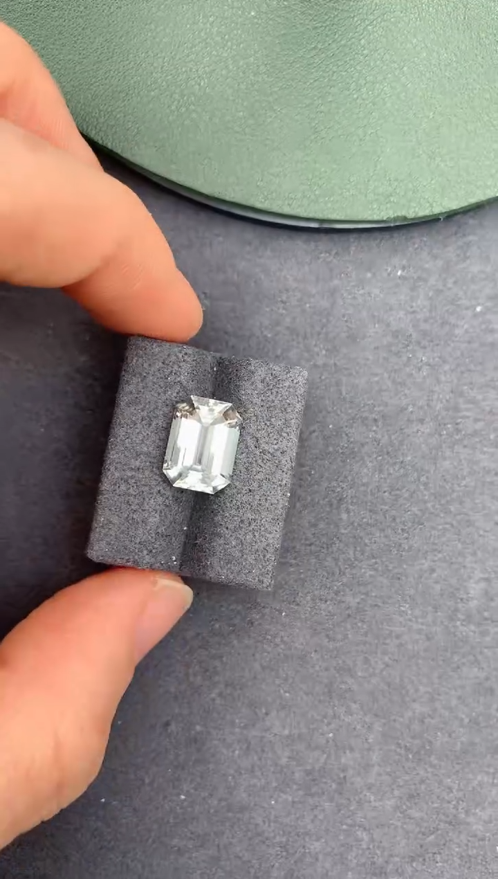 【闪购商品】绿柱石裸石未镶嵌4.3ct白色绿柱石