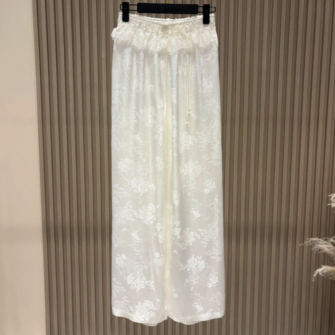 白色蕾丝2025新款醋酸长裤高腰直筒休闲宽松提花