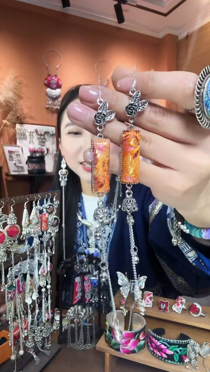 【闪购商品】刺绣纯手工民族风耳环