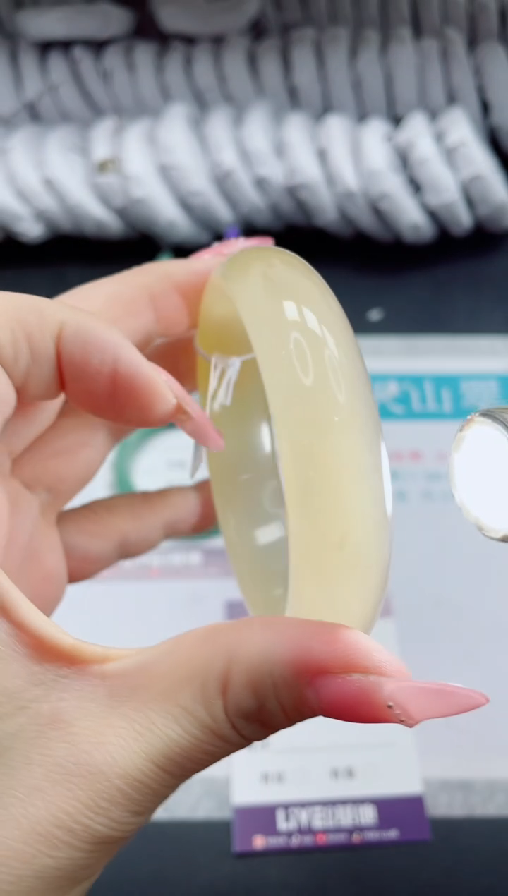 石英质玉未镶嵌手镯21