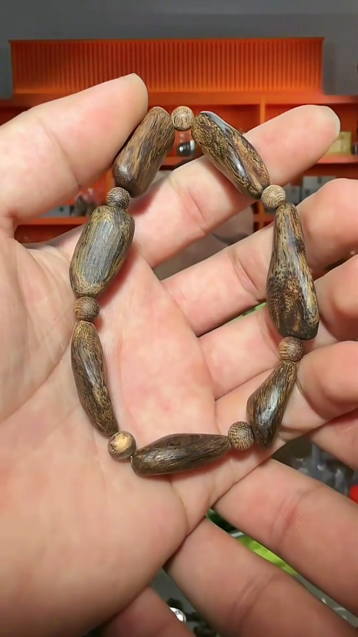 沉香手串172号单圈紫伽罗瘤疤多样性发一