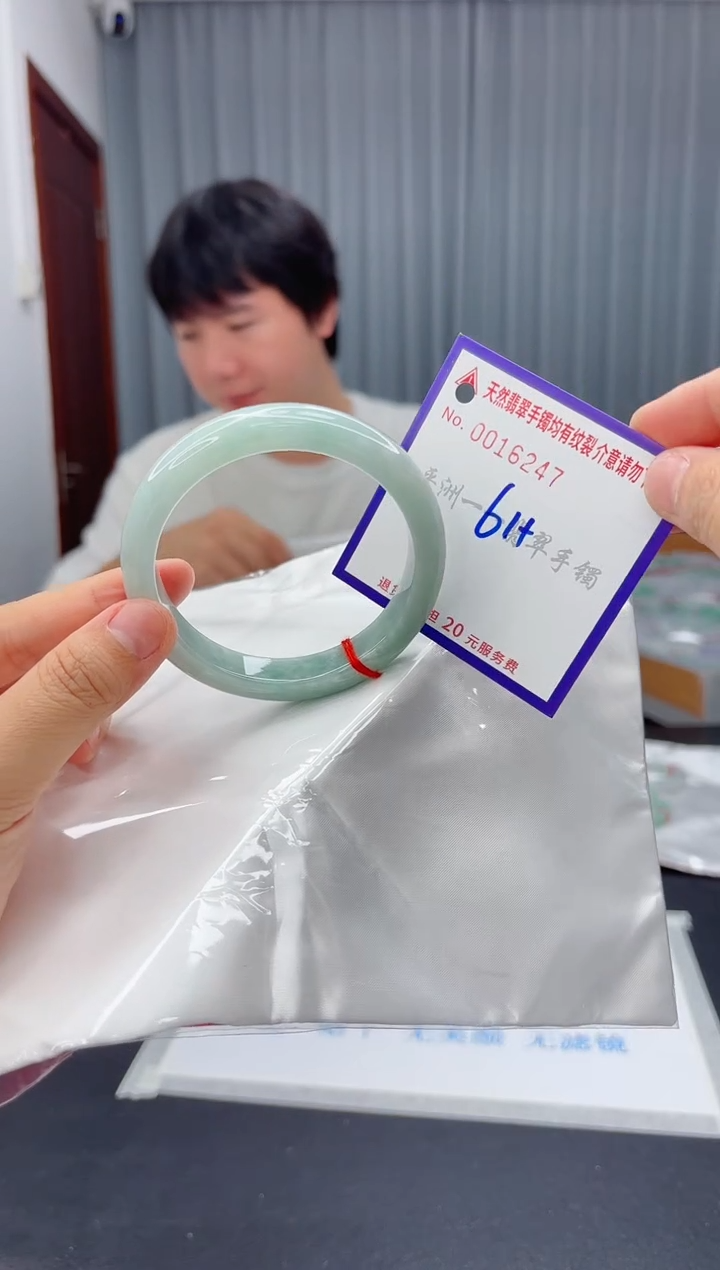 翡翠手镯未镶嵌1