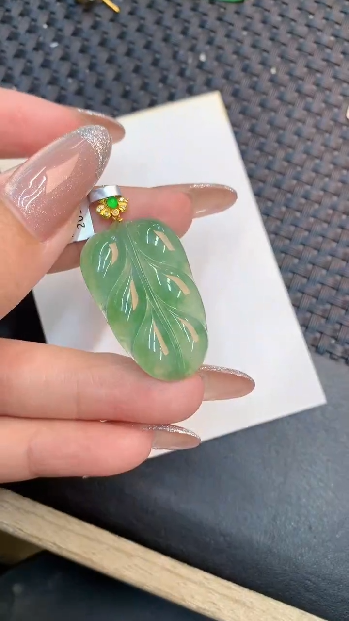 颈饰18K金镶嵌翡翠1