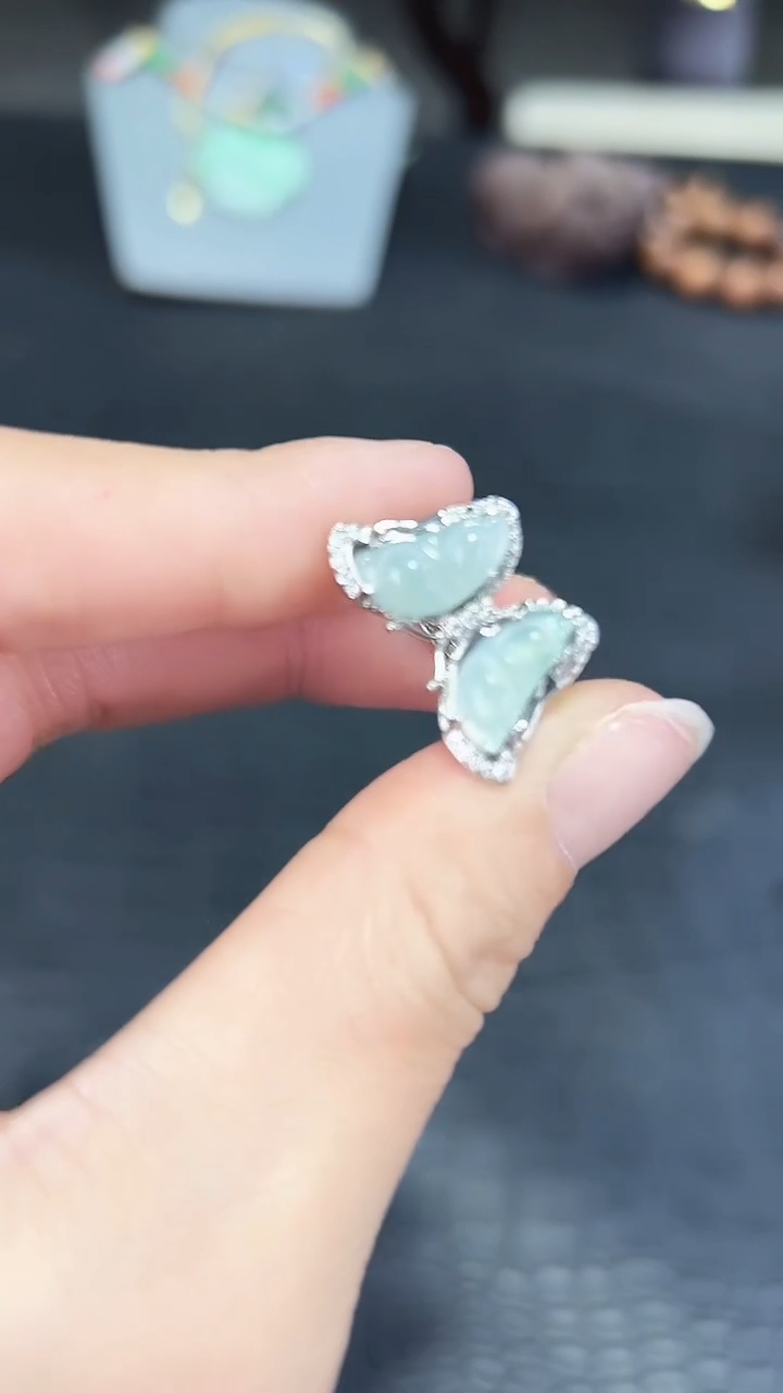 颈饰未镶嵌翡翠翡翠蝴蝶戒指