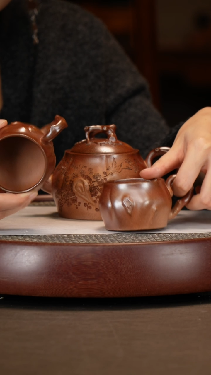 【闪购商品】紫砂茶壶梅春套组+十二生肖杯+墨宝