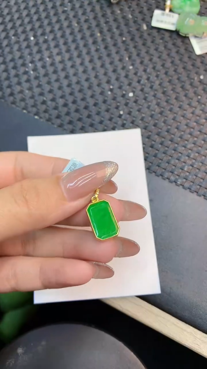 颈饰未镶嵌翡翠1