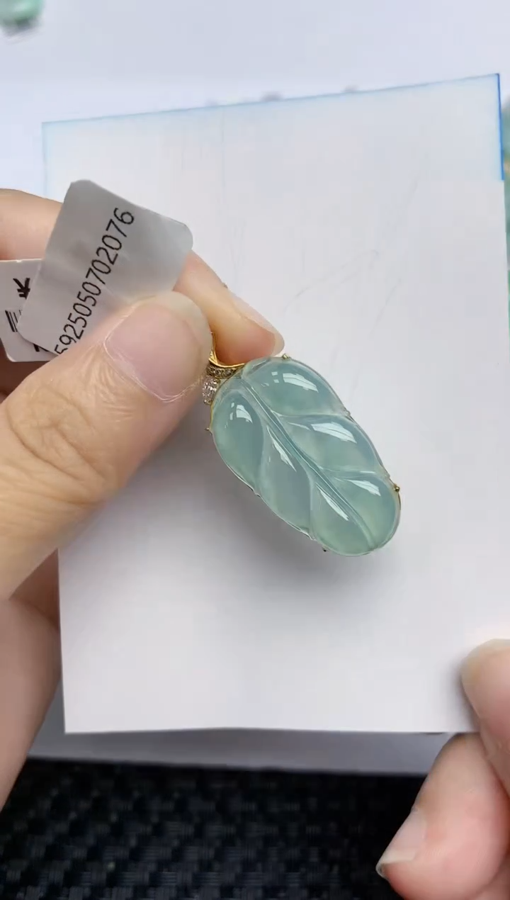 翡翠18K金镶嵌颈饰天然翡翠A货