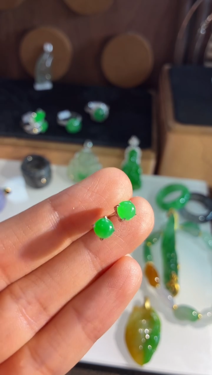 18K金镶嵌翡翠耳饰耳饰