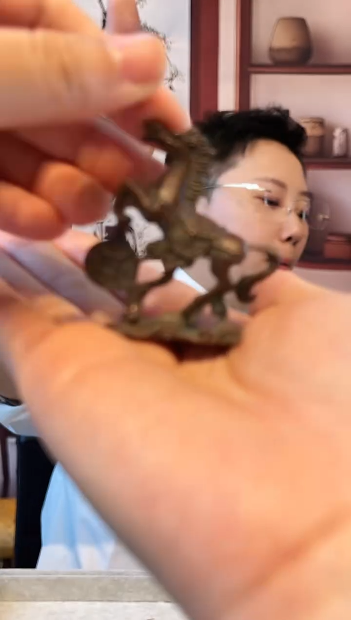 帝王专属铜器小摆件 