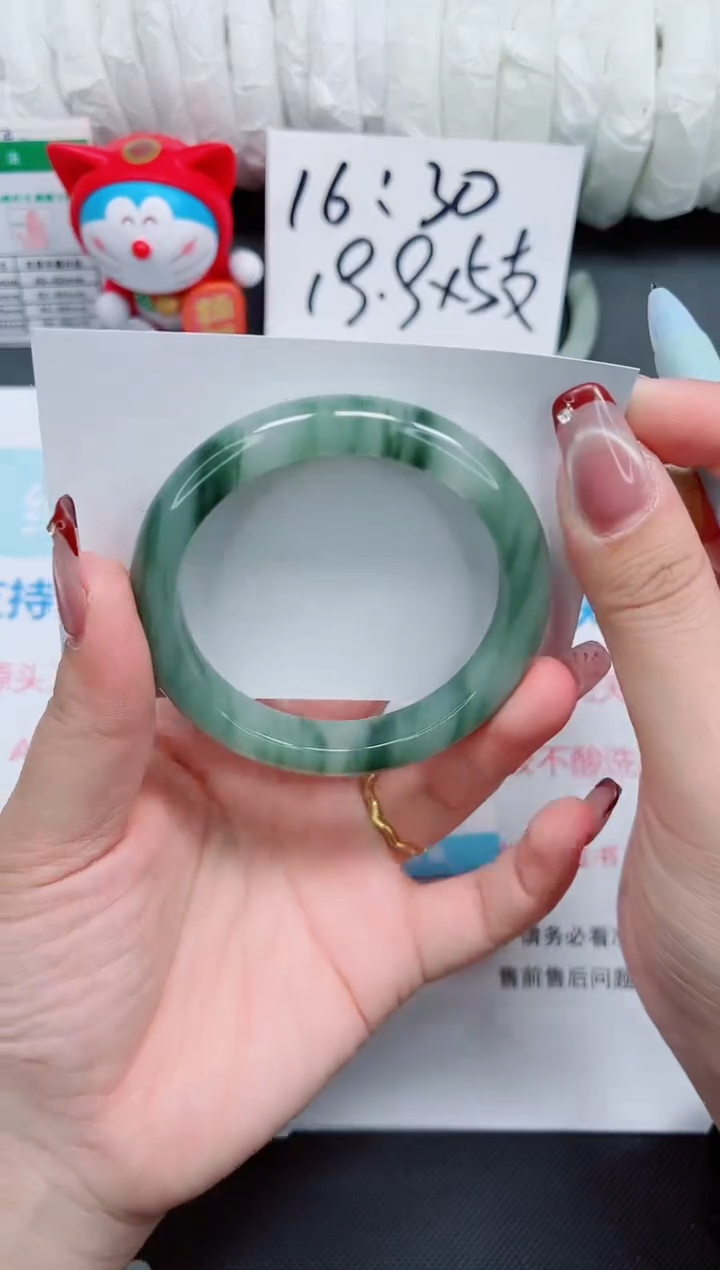 【闪购商品】石英质玉手镯未镶嵌72