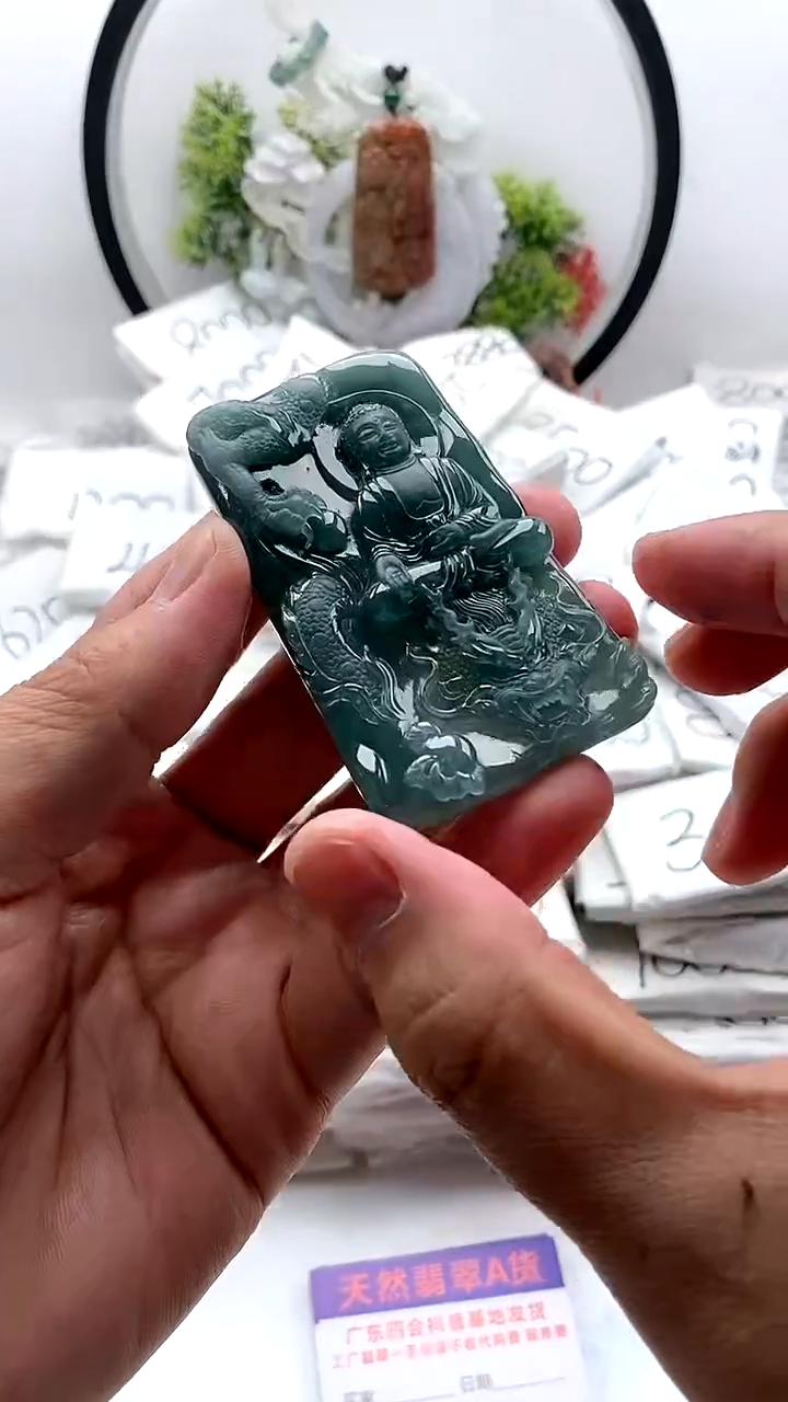 翡翠未镶嵌颈饰阿弥陀佛