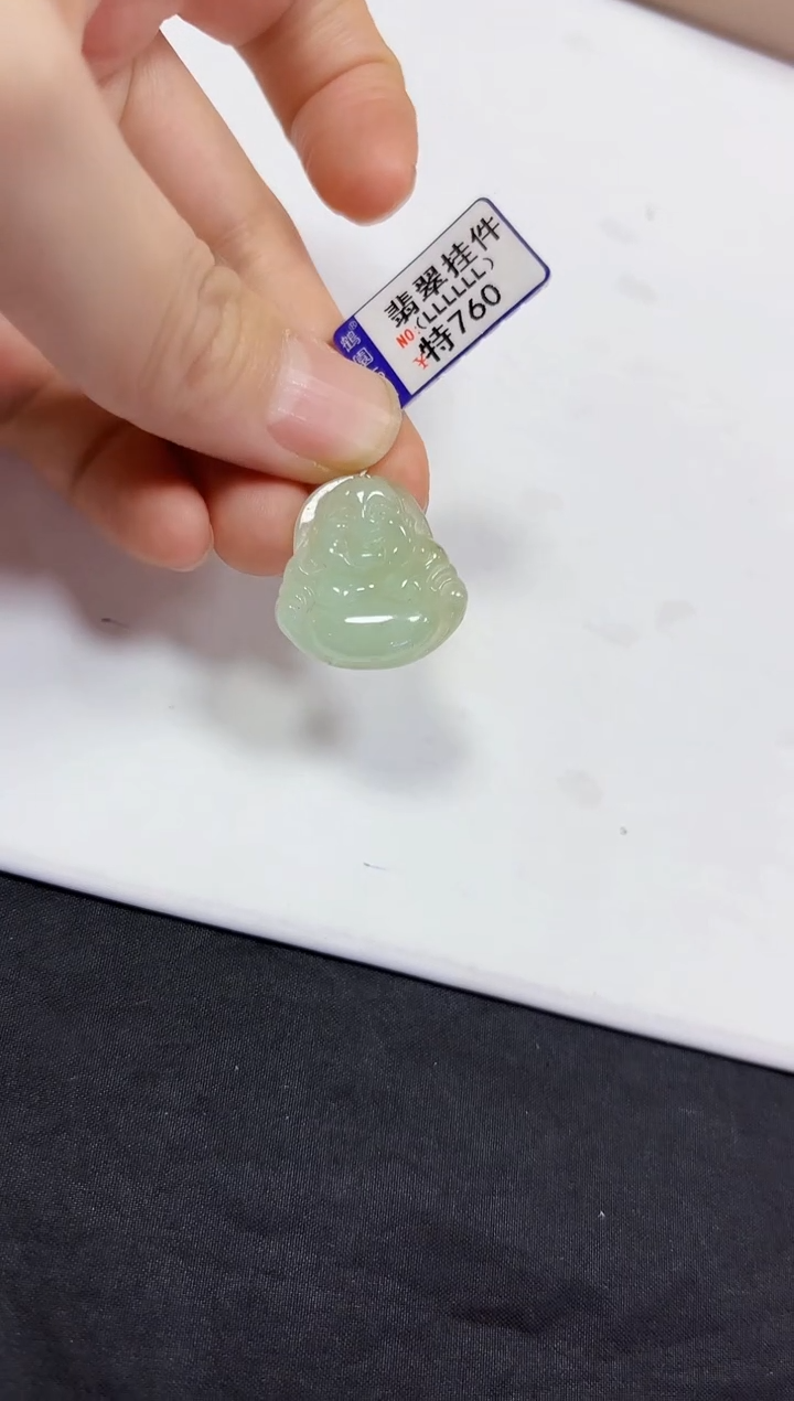 翡翠未镶嵌颈饰佛公