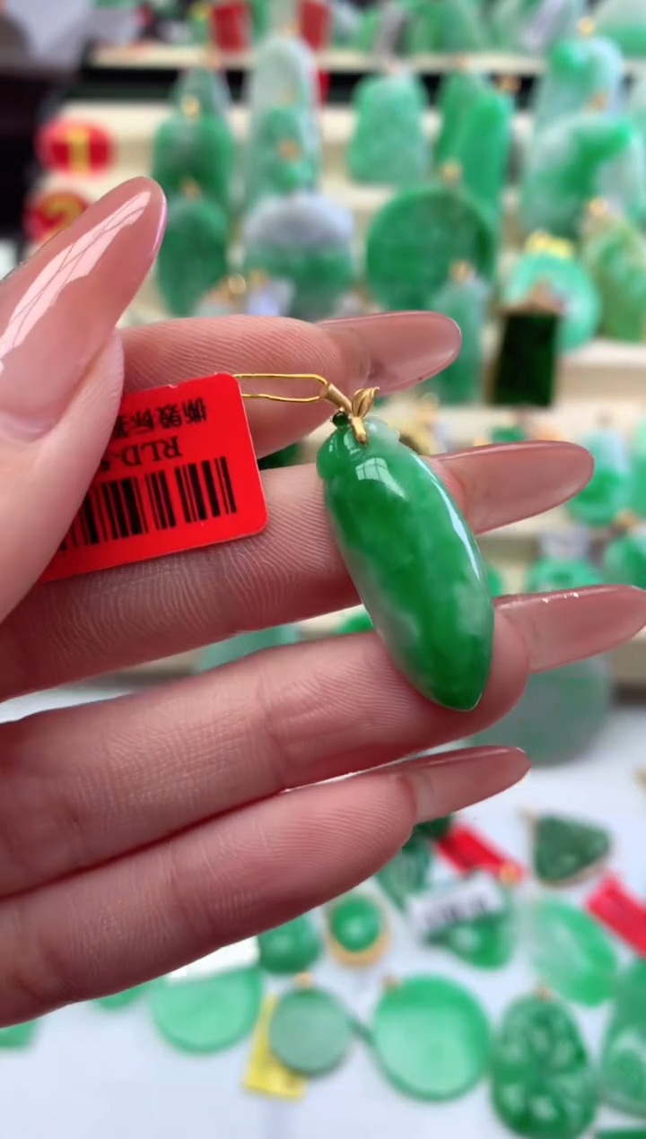 【闪购商品】翡翠吊坠(不含链)18K金镶嵌挂件
