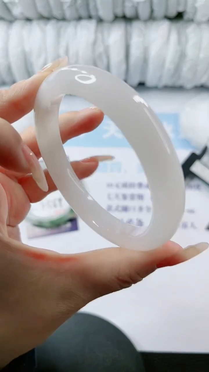 【闪购商品】石英质玉手镯未镶嵌多样性发货V558-63