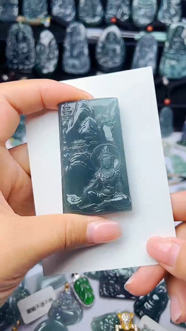 翡翠未镶嵌颈饰山水观音