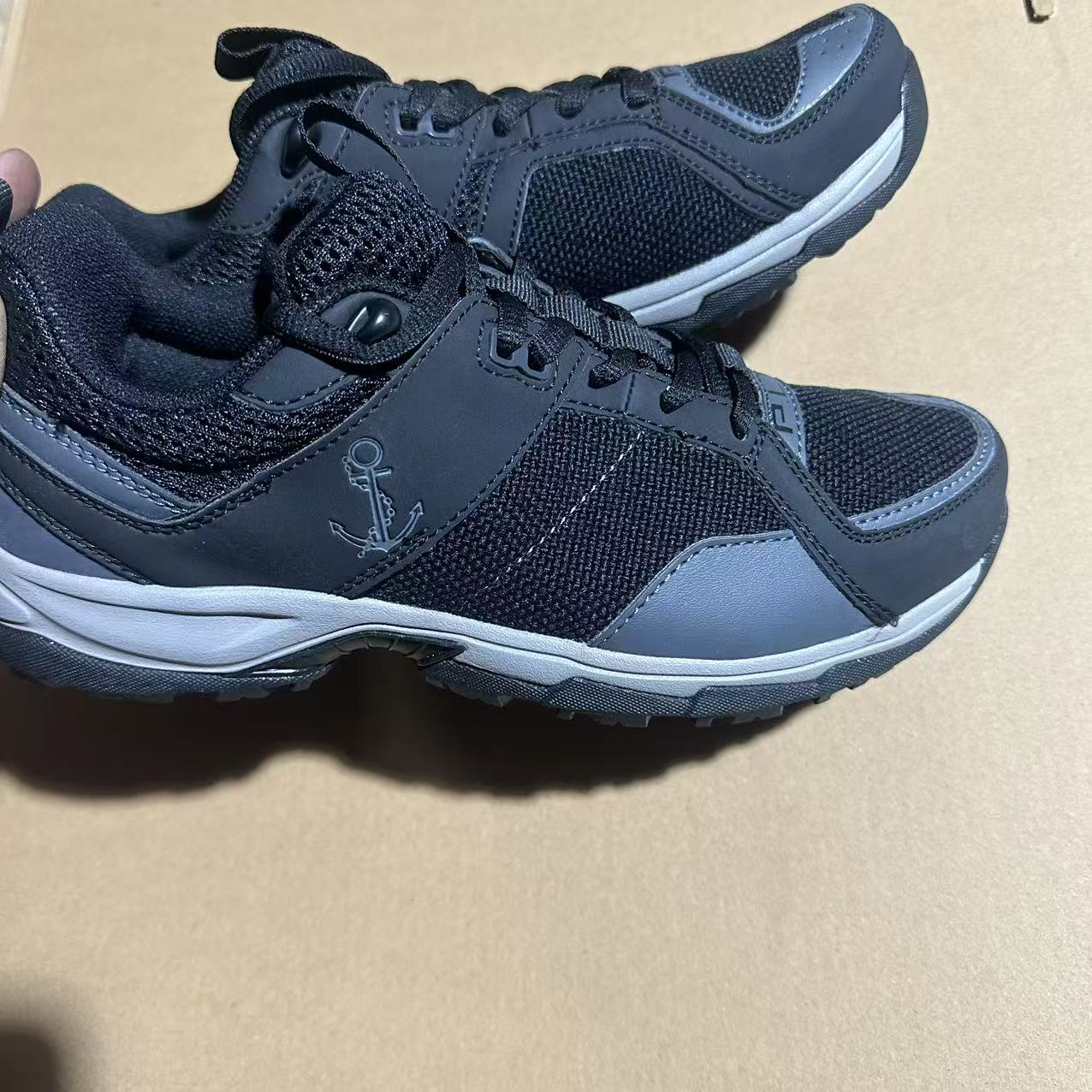 户外运动透气登山小黑鞋