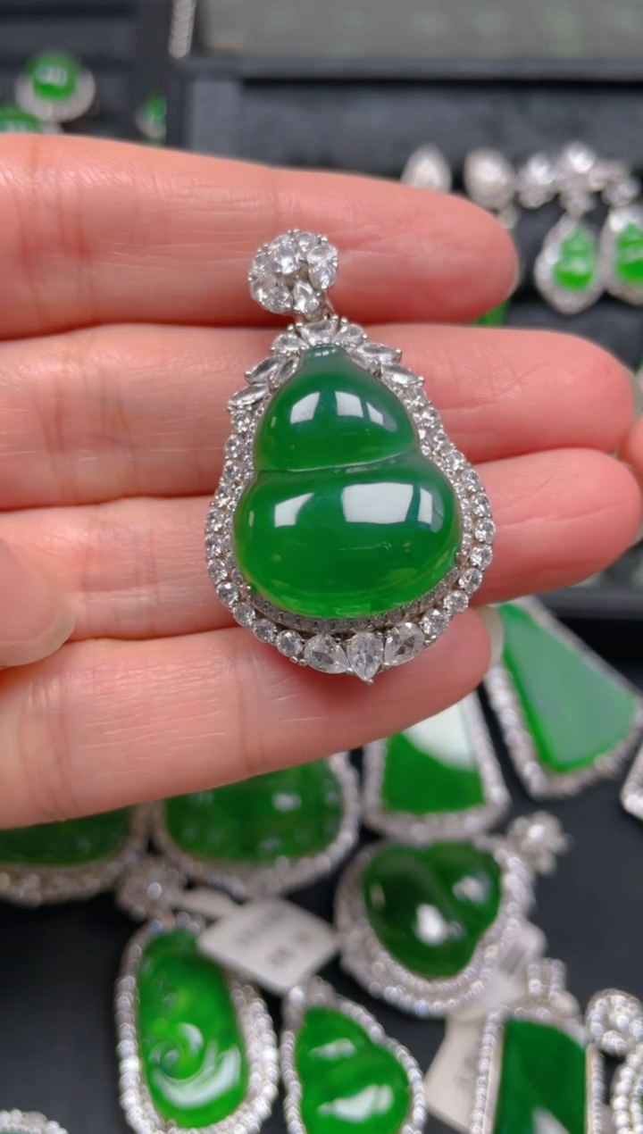 【闪购商品】翡翠吊坠(赠链)银S925镶嵌翡翠