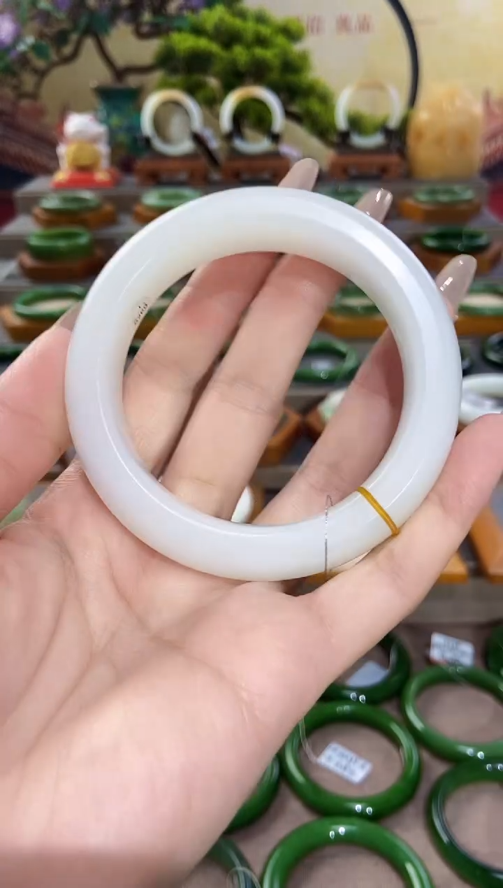 【闪购商品】和田玉手镯未镶嵌和田玉/山流水手镯58+