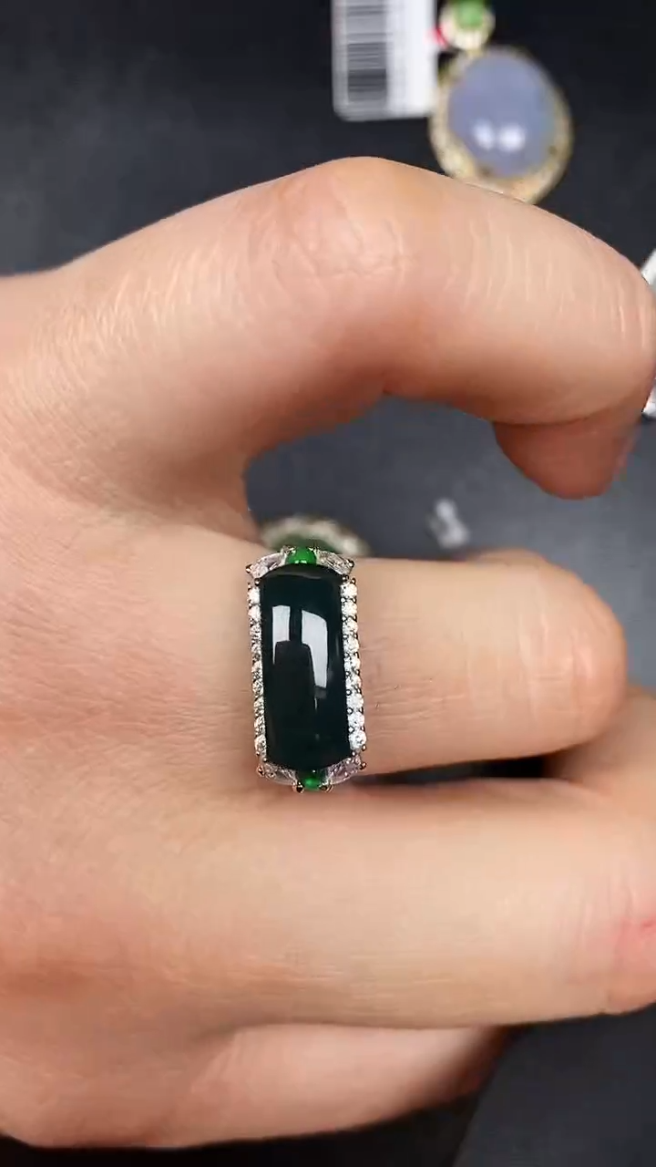 银S925镶嵌戒指翡翠2400