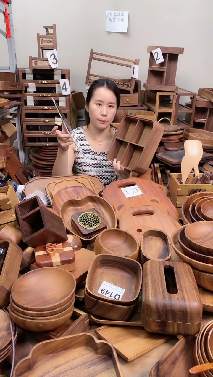  北美黑胡桃木带盖四宫格干果盒25*25*7cm 