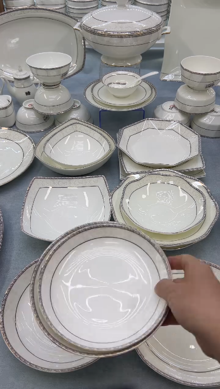 骨瓷玲珑8饭4个  