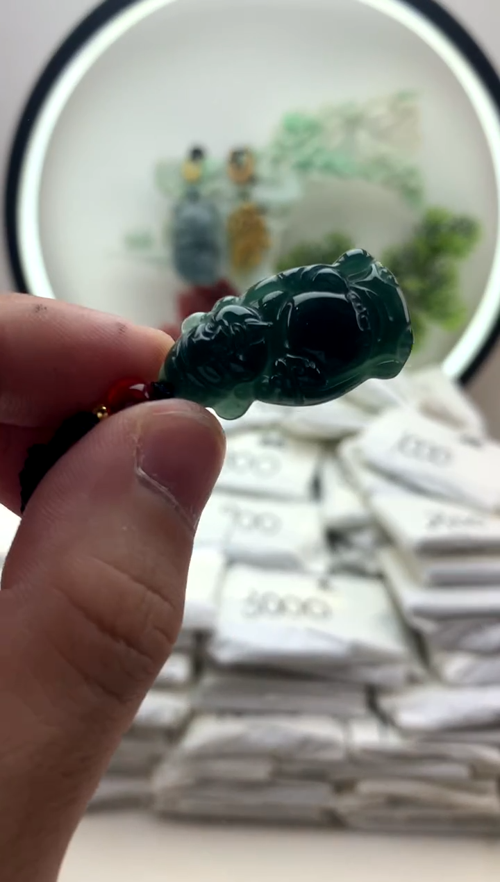 颈饰未镶嵌翡翠小财神