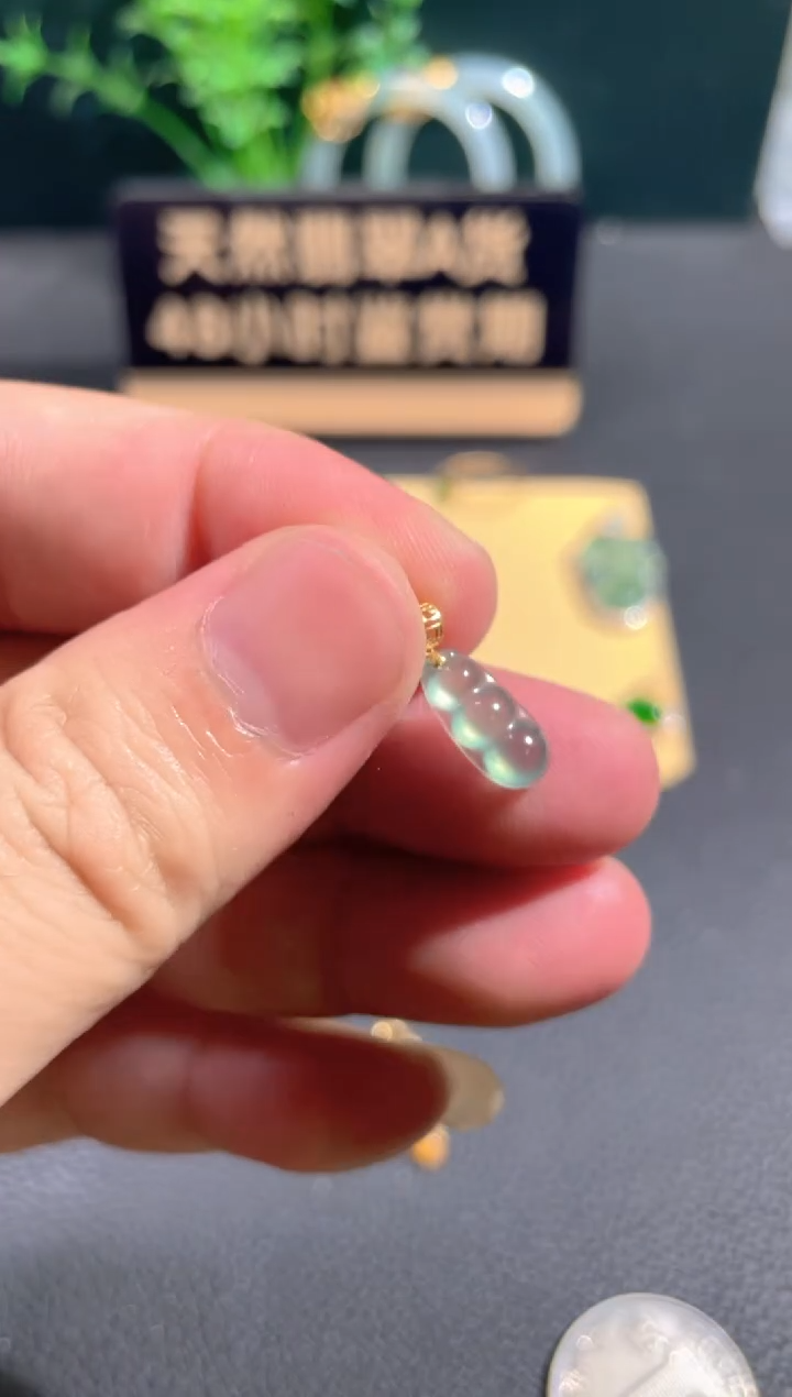 翡翠18K金镶嵌颈饰翡翠