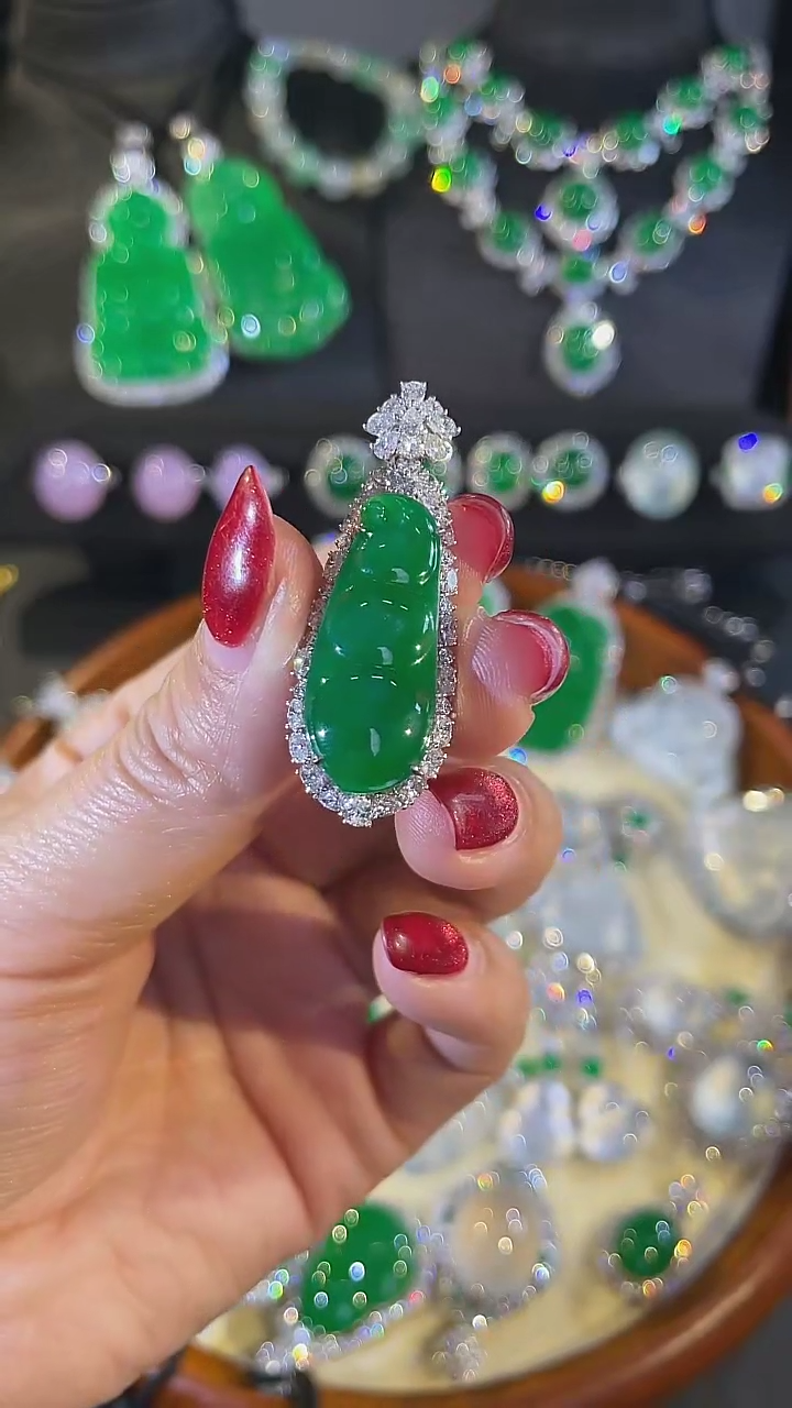 【闪购商品】翡翠颈饰18K金镶嵌吊坠