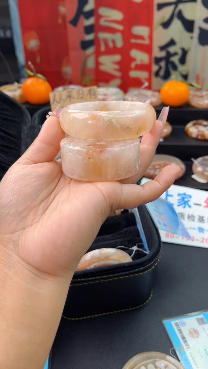 【闪购商品】石英质玉手镯未镶嵌赠送镯心（圈口）56
