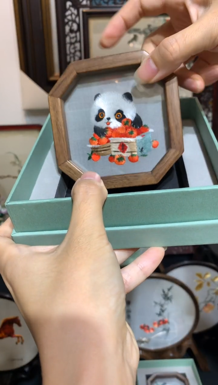 刺绣纯手工苏绣双面绣小熊猫摆台