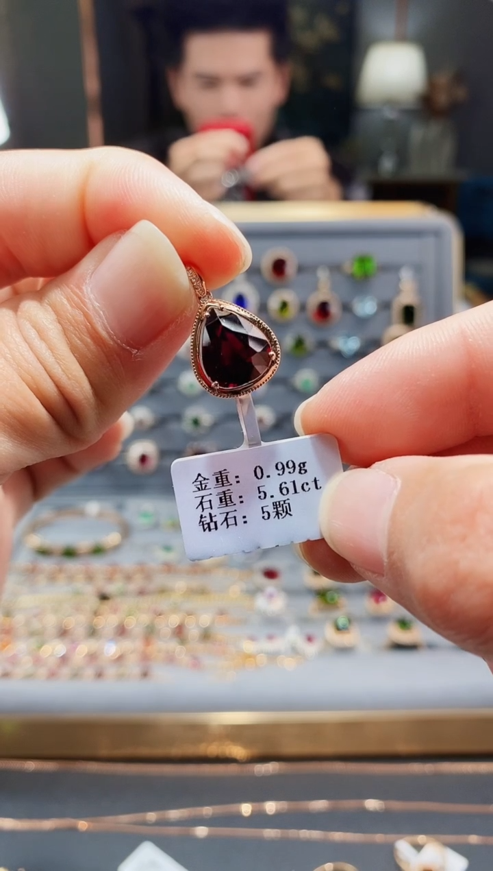 【闪购商品】石榴石颈饰18K金镶嵌5.61.