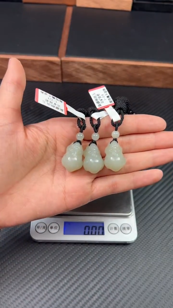 【闪购商品】和田玉吊坠(赠链)未镶嵌且末微色差多样性发货拍一发一