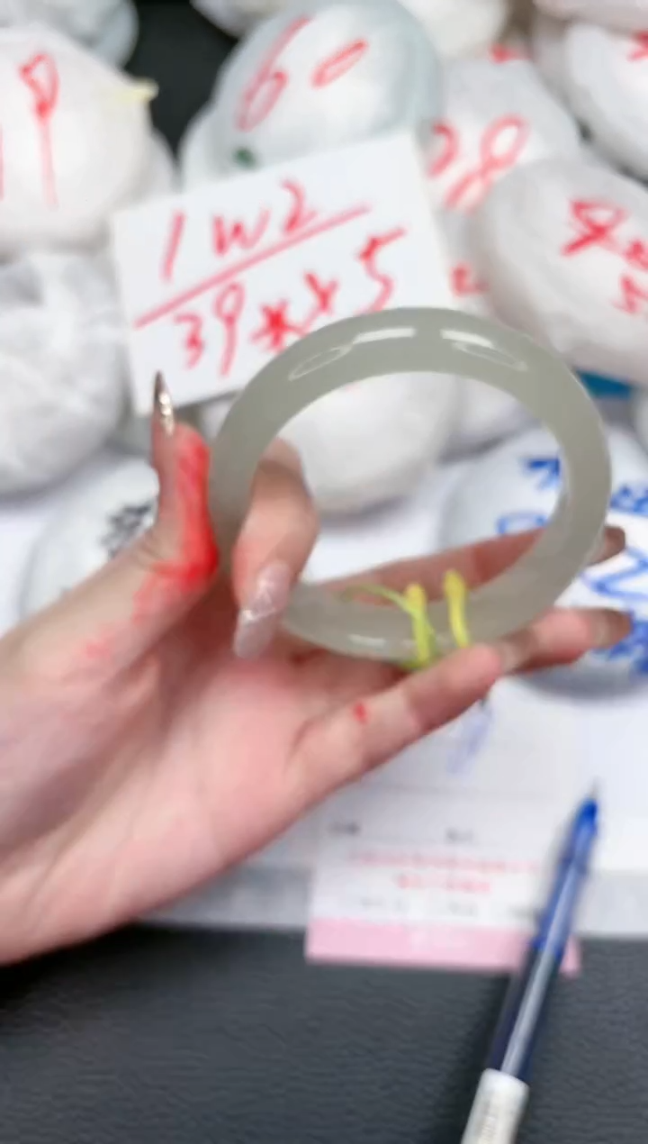 【闪购商品】石英质玉手镯未镶嵌279-57.7