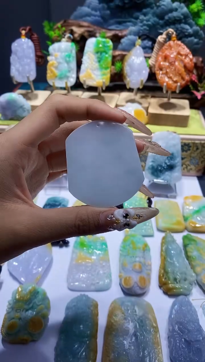 【闪购商品】翡翠颈饰未镶嵌翡翠A货
