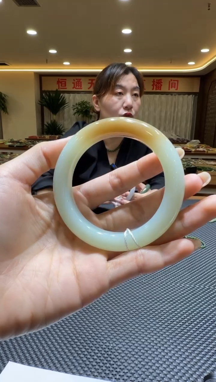 颈饰未镶嵌和田玉手镯59