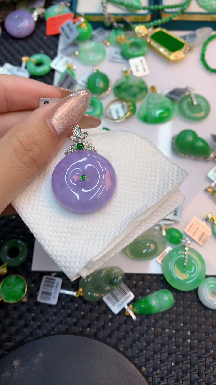 颈饰18K金镶嵌翡翠1