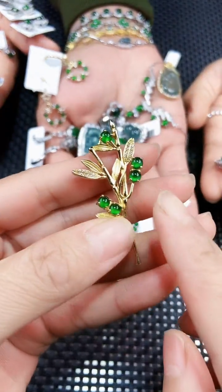 【闪购商品】翡翠吊坠(不含链)未镶嵌11111111