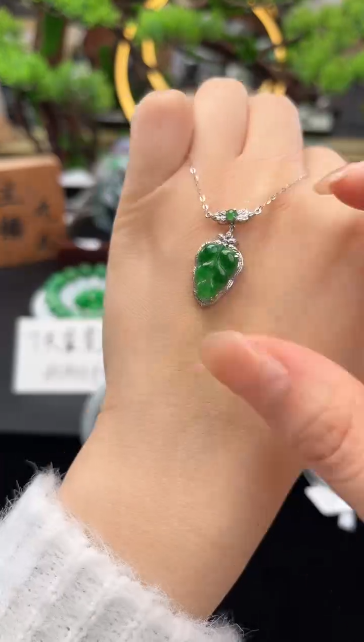 颈饰18K金镶嵌翡翠项链