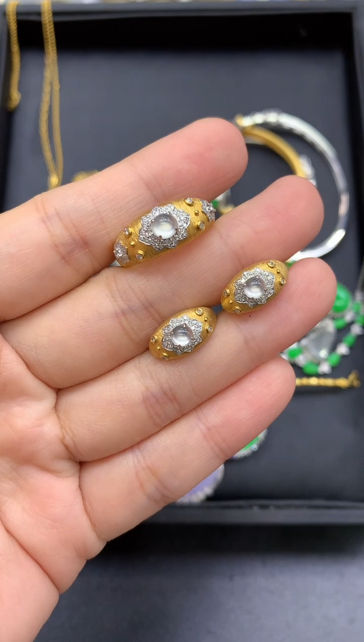 18K金镶嵌戒指翡翠630-中国好珍宝