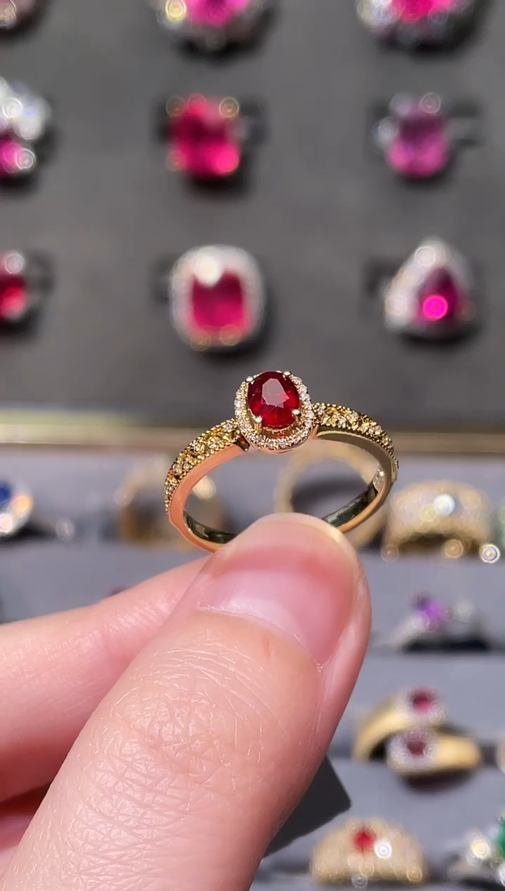 红宝石戒指18K金镶嵌/无烧鸽血红/0.5ct