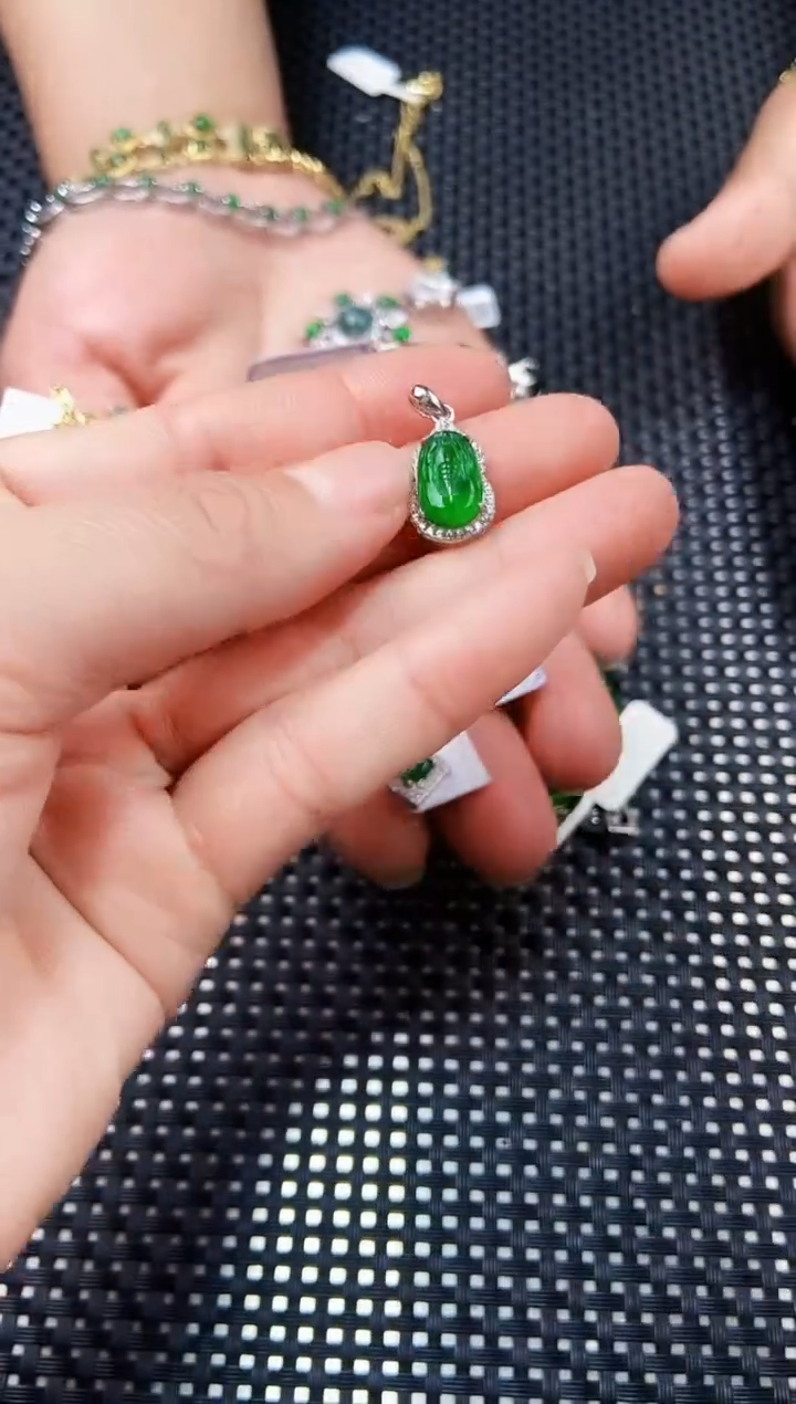 【闪购商品】翡翠吊坠(不含链)未镶嵌111111111