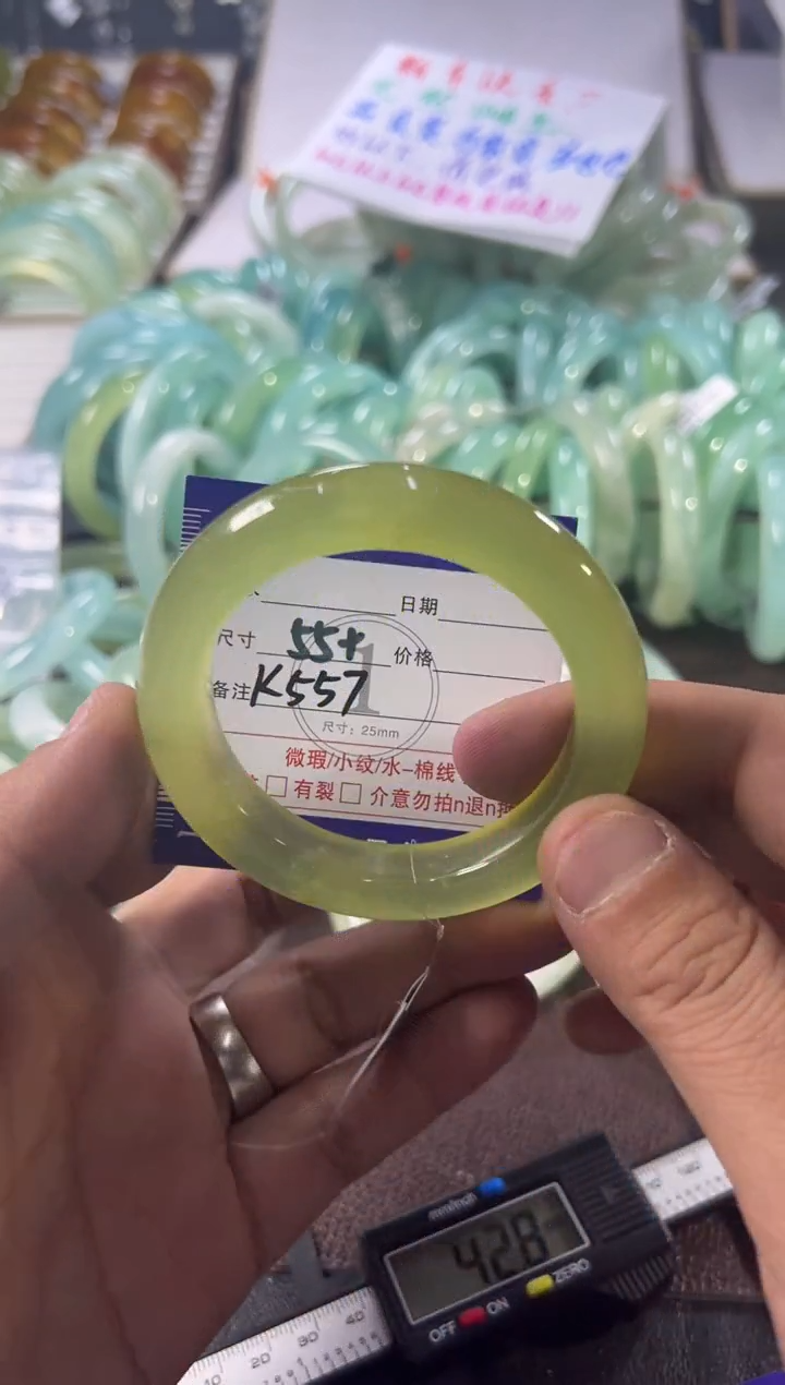 未镶嵌蛇纹石玉手镯1
