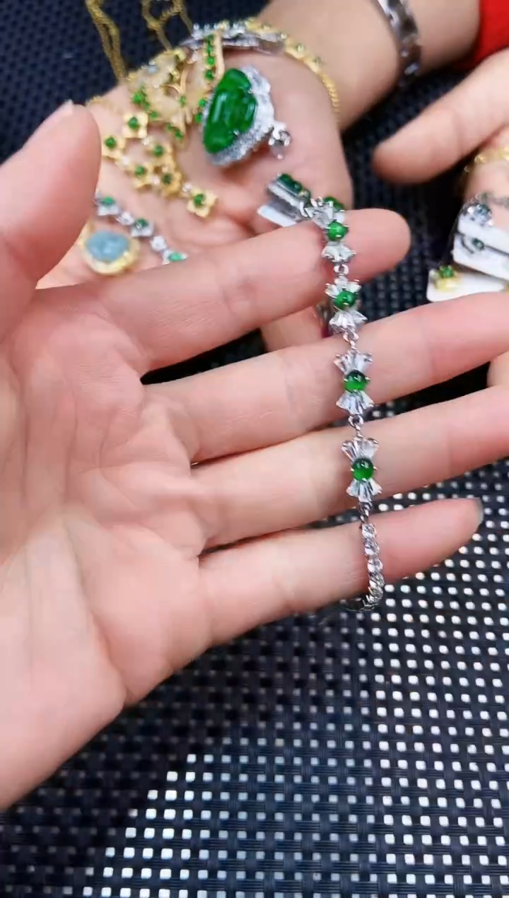 【闪购商品】翡翠手链未镶嵌11111111