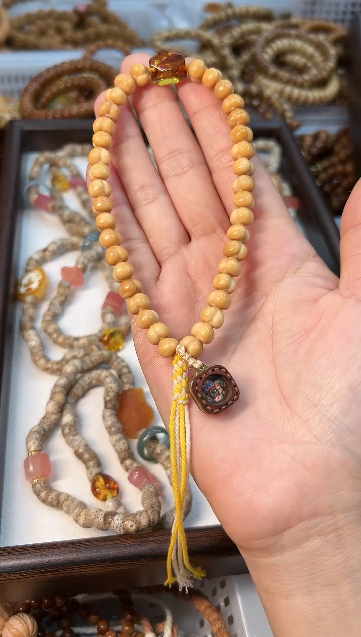 琥珀吊坠(赠链)未镶嵌龙脊卡8mm屁桃【琥珀方糖】设计款【扎】