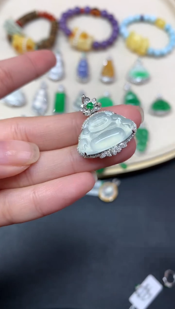 【闪购商品】翡翠吊坠(不含链)18K金镶嵌吊坠A96|6980