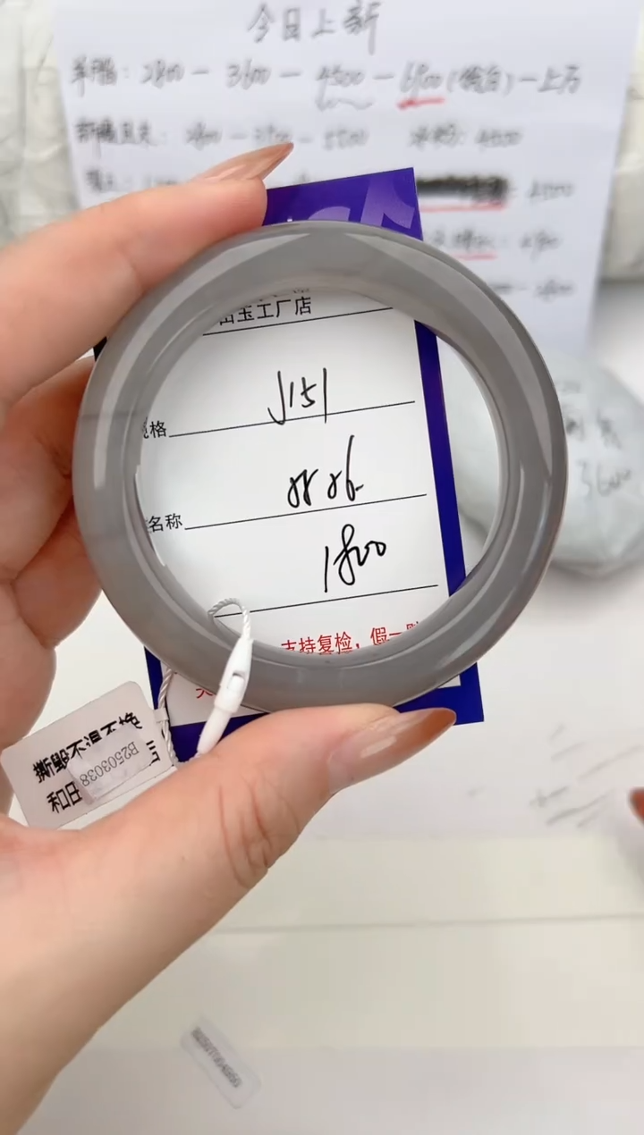 和田玉手镯未镶嵌151颜色微差无瑕疵