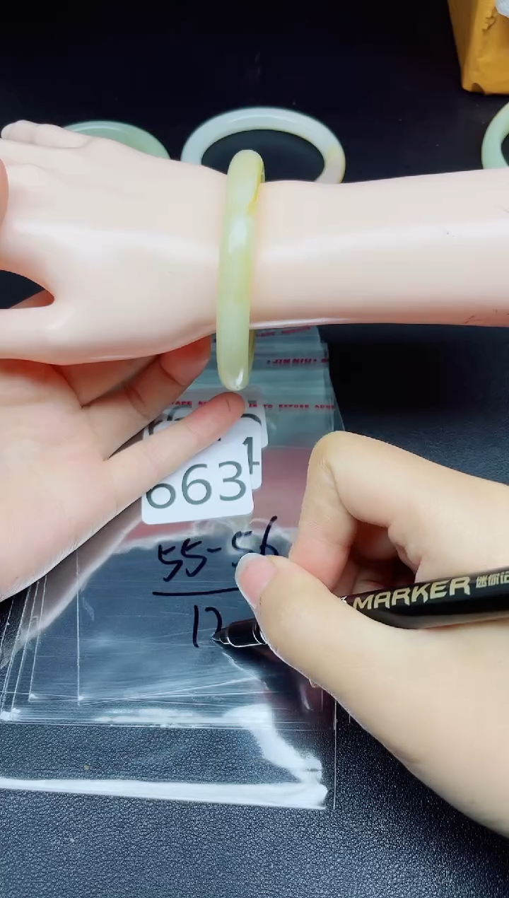 未镶嵌手镯石英质玉663