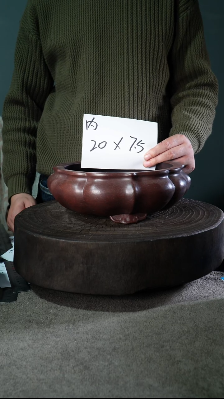 A宜兴紫砂小花盆