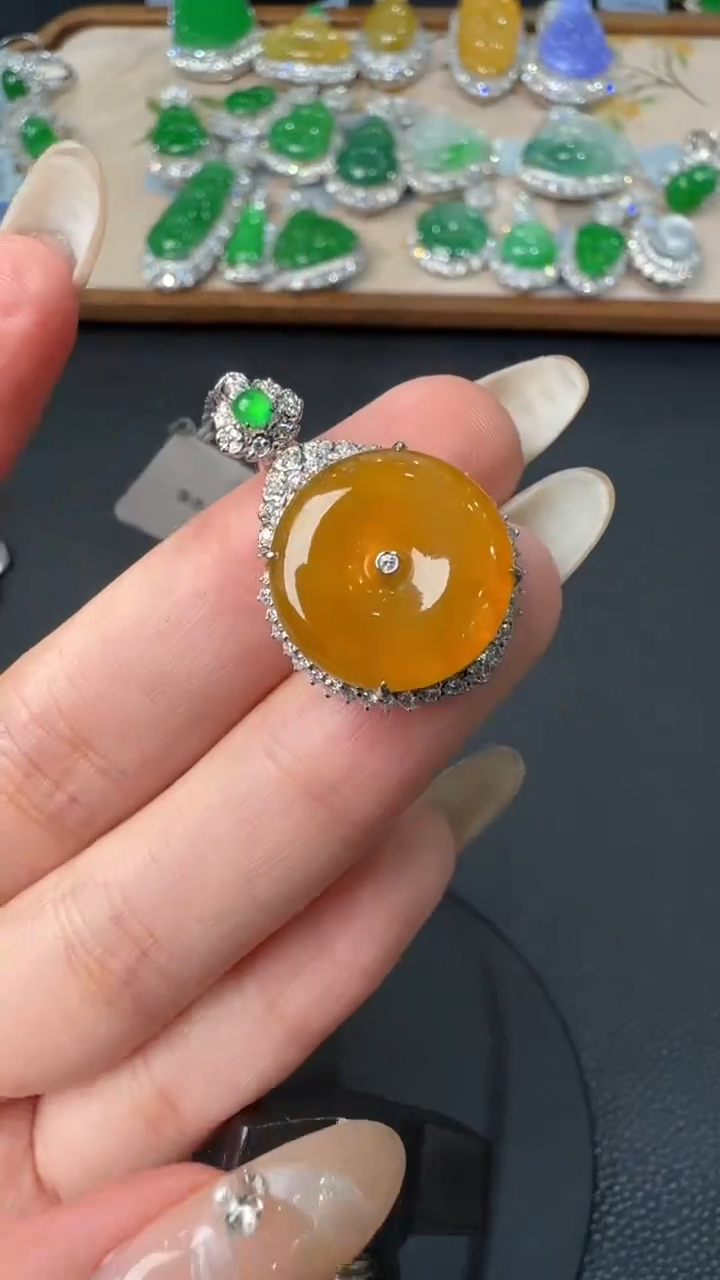 【闪购商品】翡翠吊坠(不含链)18K金镶嵌46