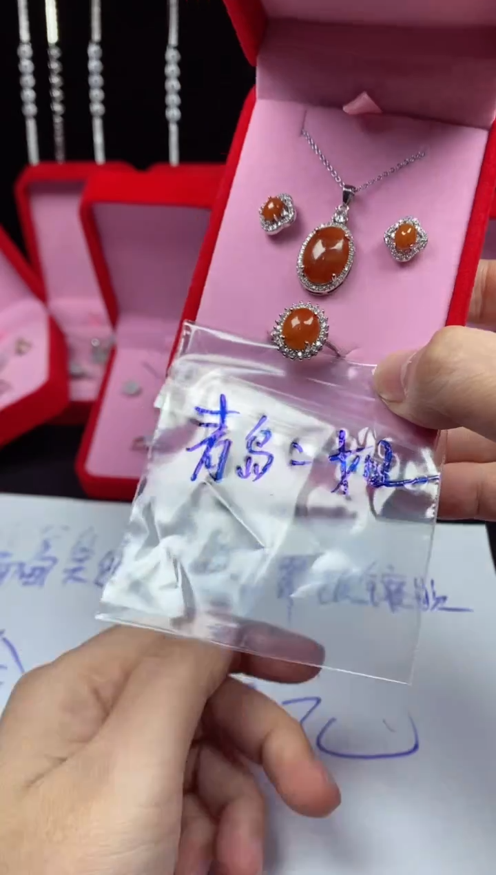未镶嵌戒指翡翠青**姐翡翠吊坠